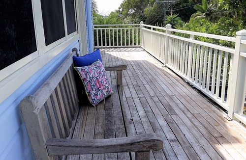Southport House | SOUTHPORT Holiday HOME Handy to Broadwater Theme Parks Free WiFi and Netflix.