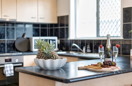 Southport House | Southport Oasis 6bd PoolCentral