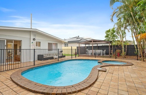 Southport House | Southport Retreat 2 bd, Pool