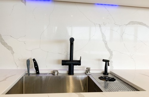 Surfers Paradise Apartment | Spa Bath River/Hinterland View Large Size One Bedroom on Circle On Cavill