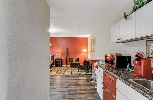 Las Vegas Apartment | Spacious 1 Bedroom Studio with Private Bath & Kitchenette