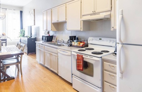 Gaslamp Quarter Hotel | Spacious 1 BR 700 sq ft loft suite with free parking, steps to the Convention Center and Gaslamp dining. Ideal for business or group travel.