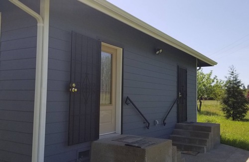 Lakeport House | Spacious 2-bedroom house with WiFi, AC in charming Lakeport. Full Kitchen.