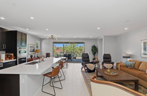 Indio House | Spacious 2-bedroom plus den/office sleeps six - Beautiful Views!