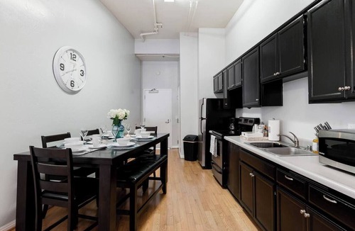 Gaslamp Quarter Hotel | Spacious 2BR 700 sq ft suite with free parking, steps to the Convention Center and Gaslamp dining. Ideal for business or group travel.