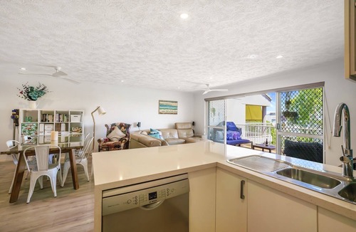 Broadbeach Apartment | Spacious 3-Bed Apartment in Broadbeach
