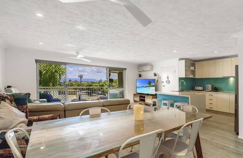 Broadbeach Apartment | Spacious 3-Bed Apartment in Broadbeach