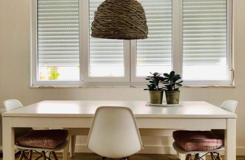 Palhais Apartment | Spacious 3 bedroom apartment 20 min to Lisbon