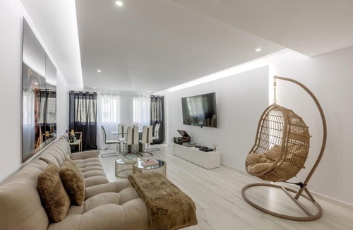 Santa Clara Apartment | Spacious 3-bedroom condo near Lisbon Airport