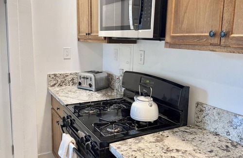 Thermalito House | Spacious 3 Bedroom Home with yard, pet friendly & sleeps 6!