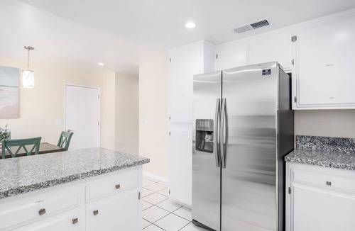 Clovis House | Spacious 3Bed/2Bth w Pool for Fun in Clovis