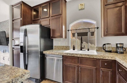 Enterprise House | Spacious 3BR+Den Retreat w/Yard + Pool Table