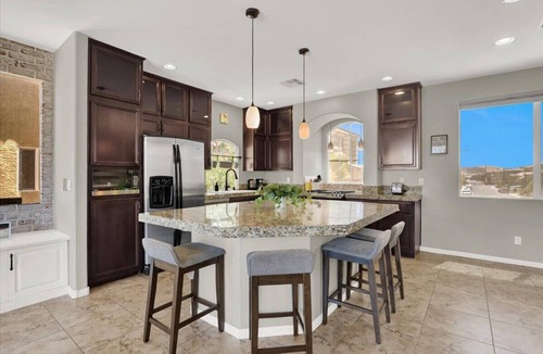 Enterprise House | Spacious 3BR+Den Retreat w/Yard + Pool Table