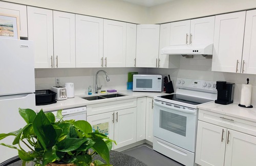 Riley Park House | Spacious 3BR House Near Downtown/Free Parking
