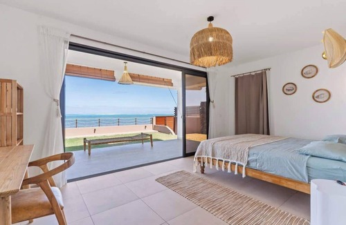 Paea House | Spacious 3BR Oceanfront Retreat Paea, Tahiti