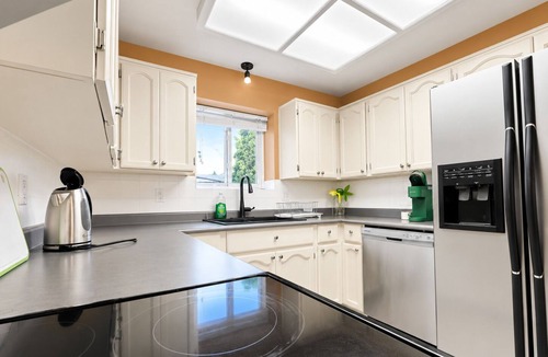 Surrey House | Spacious 3BR Retreat Near White Rock Beach & Pier