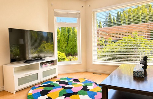 Surrey House | Spacious 3BR Retreat Near White Rock Beach & Pier