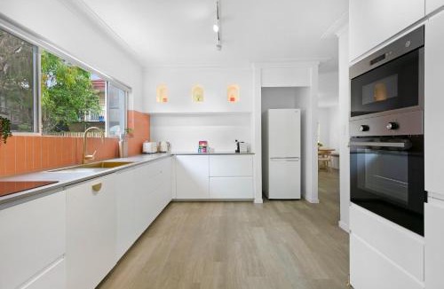 Surfers Paradise Villa | Spacious 4-Bed Villa with Mediterranean Charm