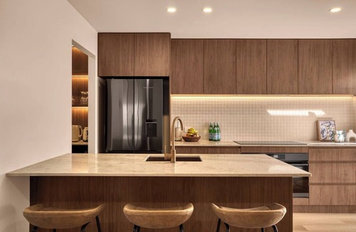 Miami House | Spacious 4-bedroom house with WiFi, Pool and AC in Burleigh QLD