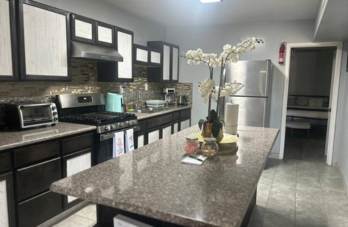 Sunrise Manor House | Spacious 4-bedroom house family friendly mountain view Las Vegas with AC