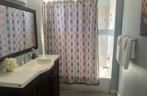 Sunrise Manor House | Spacious 4-bedroom house family friendly mountain view Las Vegas with AC