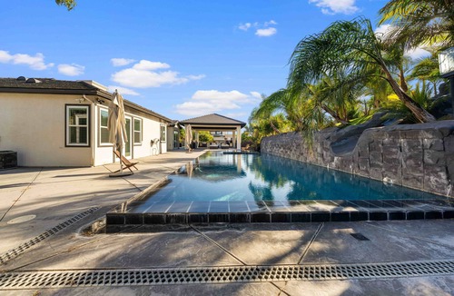 Estates at Canyon Crest House | Spacious 4-bedroom house in delightful Riverside with WiFi, AC