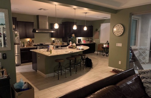 Las Vegas House | Spacious 5-bed 5-bath in marvelous Las Vegas with WiFi, fitness room and pool