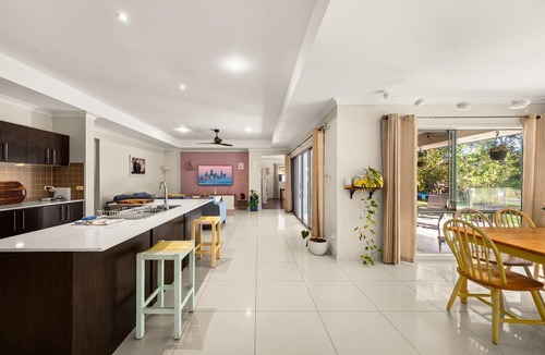 Nerang House | Spacious 5-Bed Retreat with Hot Tub & Pool