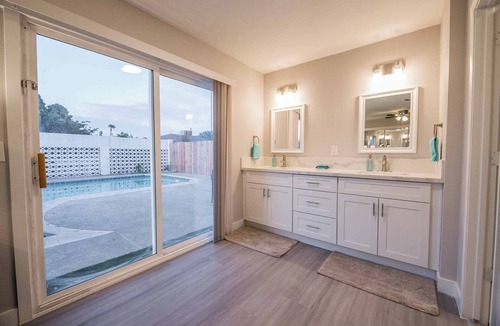 Paradise House | Spacious 5-bedroom house in Las Vegas with phenomenal yard, pool, and spa
