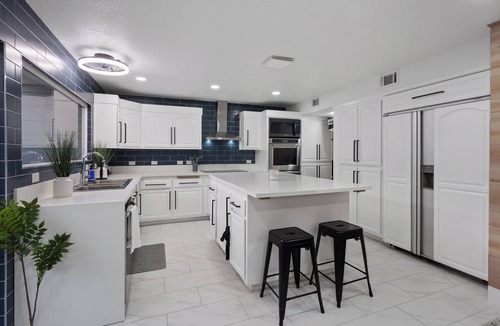 Las Vegas House | Spacious 5-bedroom with POOL in vibrant Las Vegas with WiFi, AC