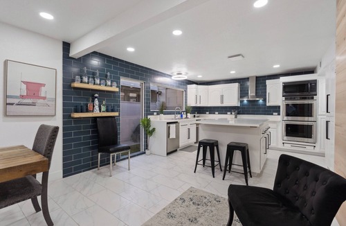 Las Vegas House | Spacious 5-bedroom with POOL in vibrant Las Vegas with WiFi, AC