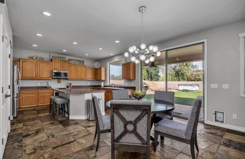 Gateway Ranch House | Spacious 5 BR, 3.5 BA, 4000+sf, WiFi, Pool,Hot Tub