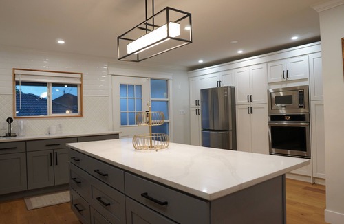 Fraserview House | Spacious 6BR Home Near DT and 15 mins to YVR