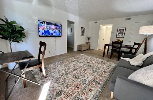 Burlingame Apartment | Spacious Downtown Burlingame Apt. with Driveway Parking & Private Patio 1/1