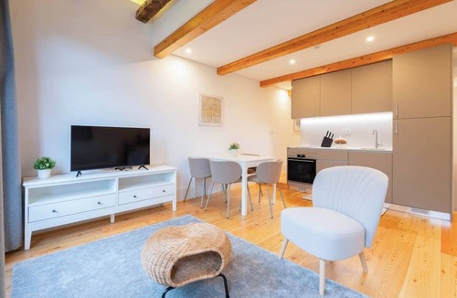 Oliveira do Castelo Apartment | Spacious & Family Flats by HostWise