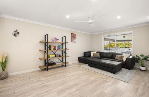Mudgeeraba House | Spacious Family Home Wifi and Salt Pool