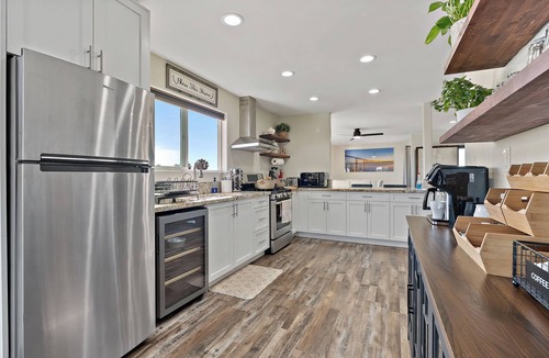 Valencia Park House | Spacious Family Retreat Game Yard 15 Min to DT