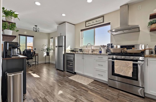 Valencia Park House | Spacious Family Retreat Game Yard 15 Min to DT