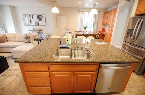 Tracy House | Spacious Family Retreat in Mountain House