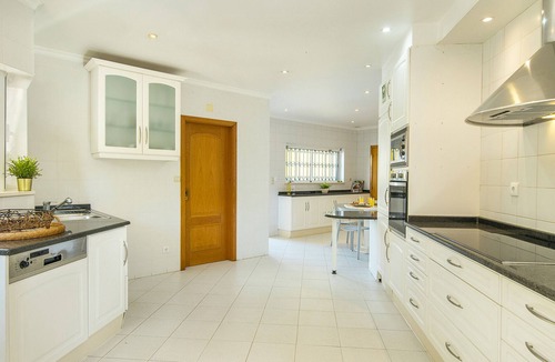 Almancil Villa | Spacious Family Villa with Pool in Vale do Lobo