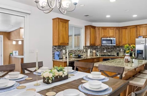Pumpkin Center House | Spacious Group Stay w/Dual Kitchens