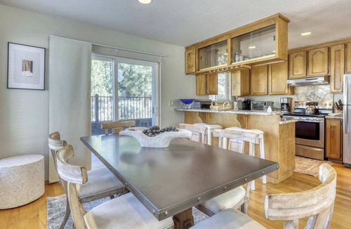 South Lake Tahoe House | Spacious home for families - walk to Heavenly & the beach