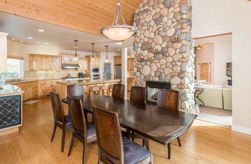 Shaver Lake House | Spacious home with theater, private hot tub & game room - near the Lake