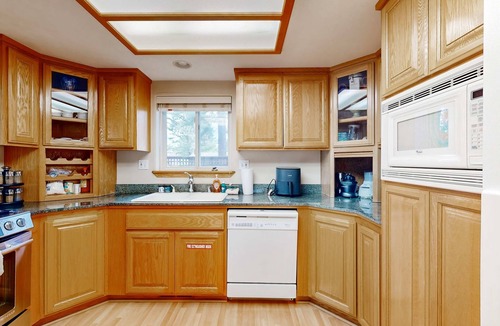 Tahoe Island House | Spacious Lake Retreat - 2 Fireplaces & Private Fenced Yard - Close to Marina