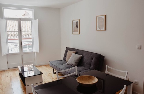 Coimbra City Centre Apartment | Spacious, light-filled one-bedroom apartment (self check-in)