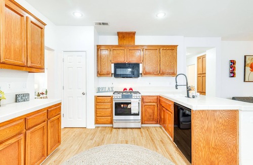 Los Banos House | Spacious Los Banos Home w/Patio - Dogs Welcome!