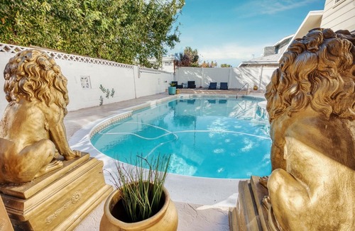 Winchester House | Spacious Luxurious Home 8 minutes from LV strip, 5bed w/ Gym, Pool, Full Kitchen