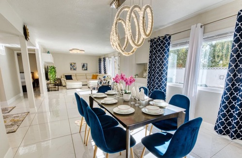 Winchester House | Spacious Luxurious Home 8 minutes from LV strip, 5bed w/ Gym, Pool, Full Kitchen