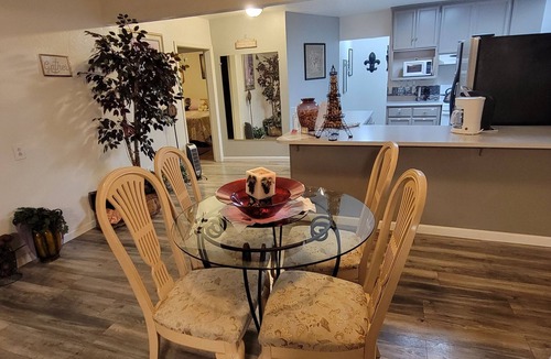 Roseville House | Spacious Luxury Comforters of home while enjoying time away w/community pool :)