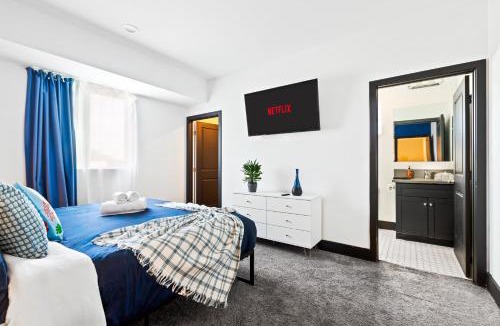 Los Angeles House | Spacious Luxury Villas in the heart of LA! Free parking and Jacuzzi